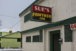 sues-fantasy-club-brothel-1